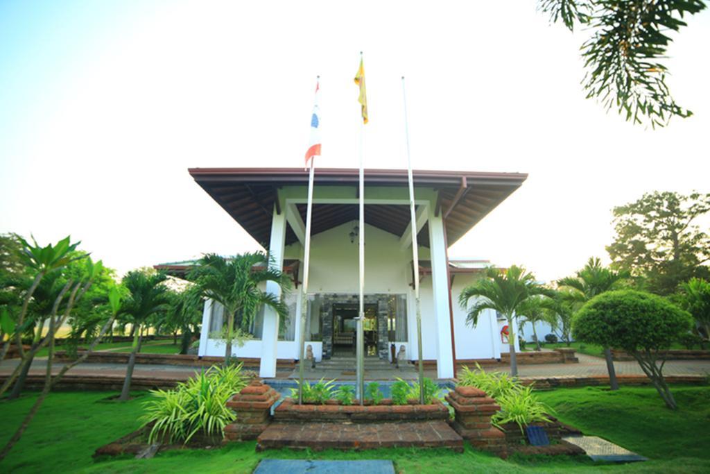 Ruins Chaaya Hotel Polonnaruwa Zewnętrze zdjęcie