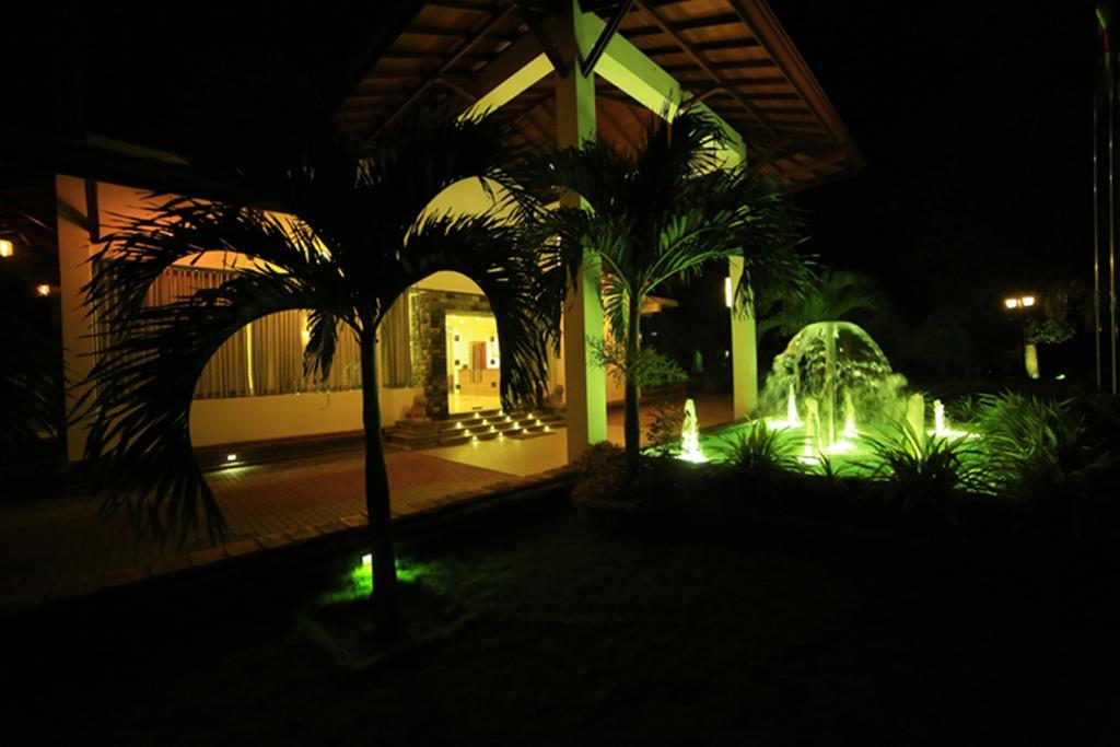 Ruins Chaaya Hotel Polonnaruwa Zewnętrze zdjęcie