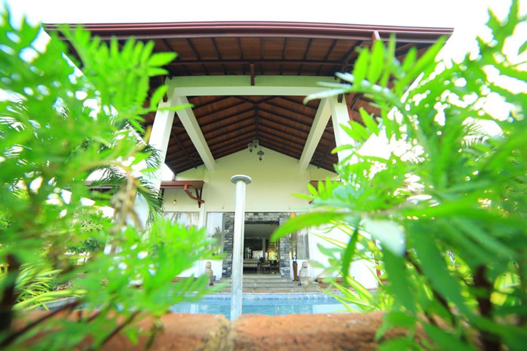 Ruins Chaaya Hotel Polonnaruwa Zewnętrze zdjęcie